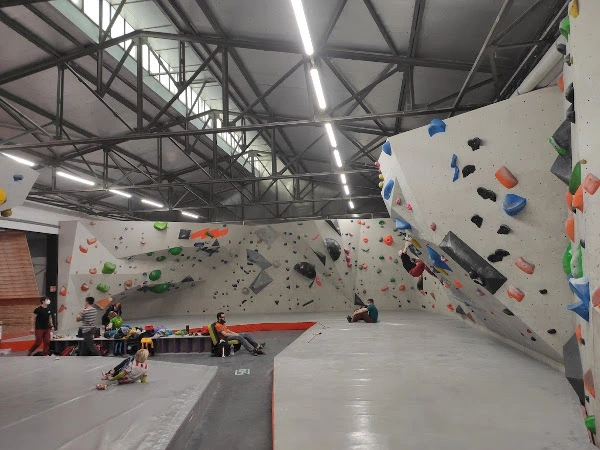 fabrycznaboulder ścianka wspinaczkowa Fabryczna Boulder